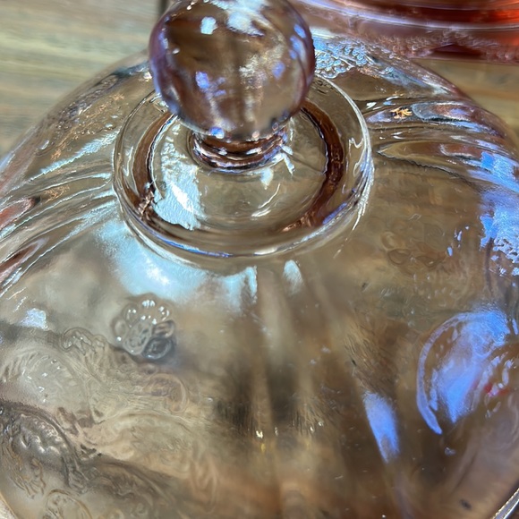 Pink depression glass covered dish - Picture 4 of 8